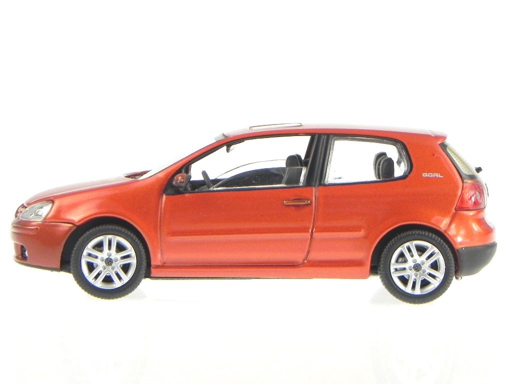 Schuco VW Golf 5 2-Door Goal Orange Metallic Model Car 1:43