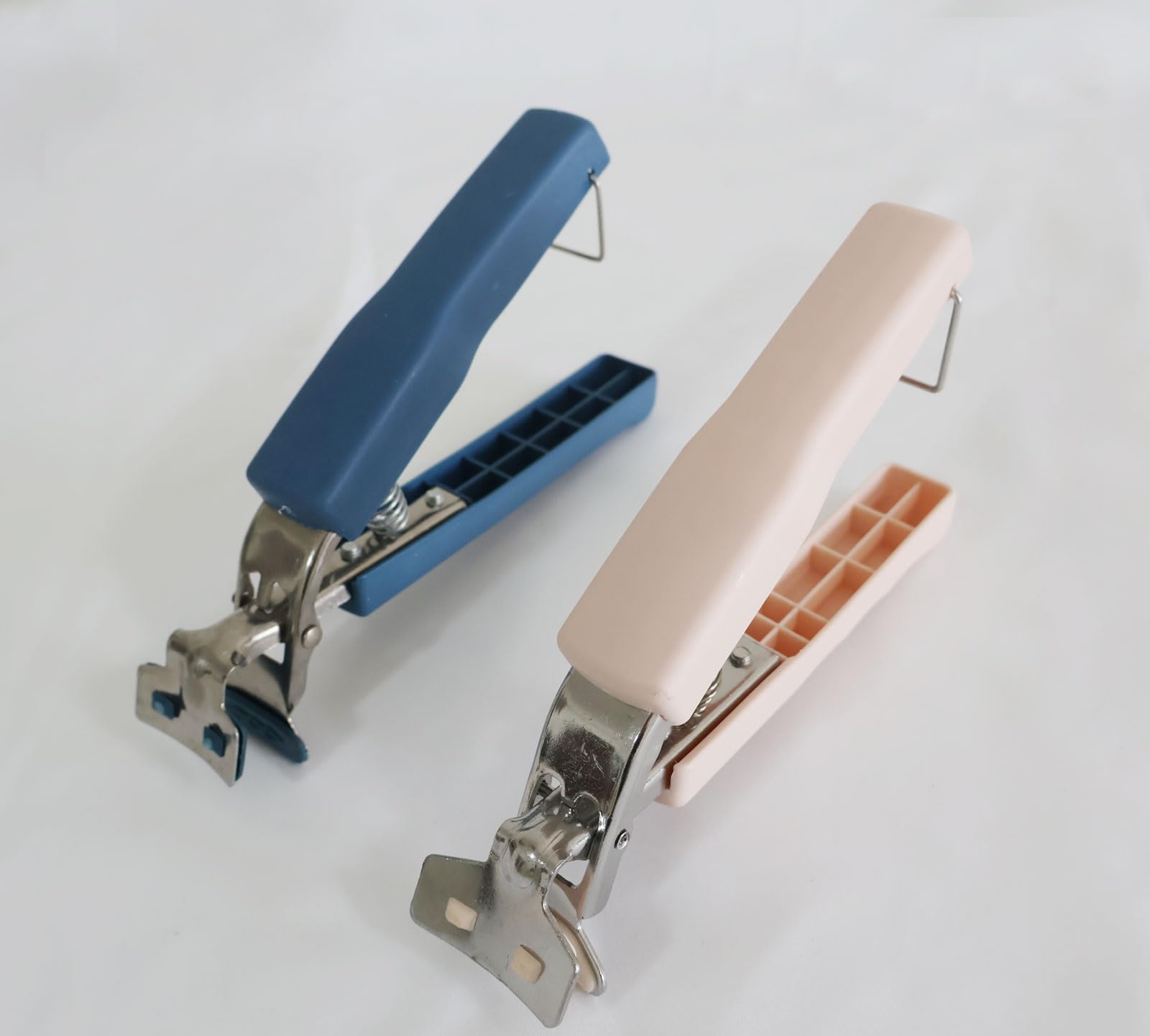 2 Pack Hot Plate Gripper,Stainless Steel Bowl Clips, Anti-Scalding Gripper Clips Tongs Dish Clamp Holder for Moving Hot Plate or Bowls with Food Out（Navy Blue+Light Pink)