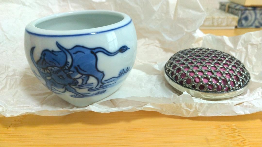 源右衛門 香炉 火舎付 有田焼 古伊万里 染付 丑 香道具一式 No2 源右衛門 香炉 火舎付 有田焼 古伊万里 染付 丑 香道具一式 No2 公式]