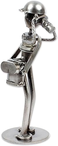 Miniatura 4 de NOVICA 271651 'Fotógrafo rústico' Escultura reciclada de piezas de automóvil, metálico