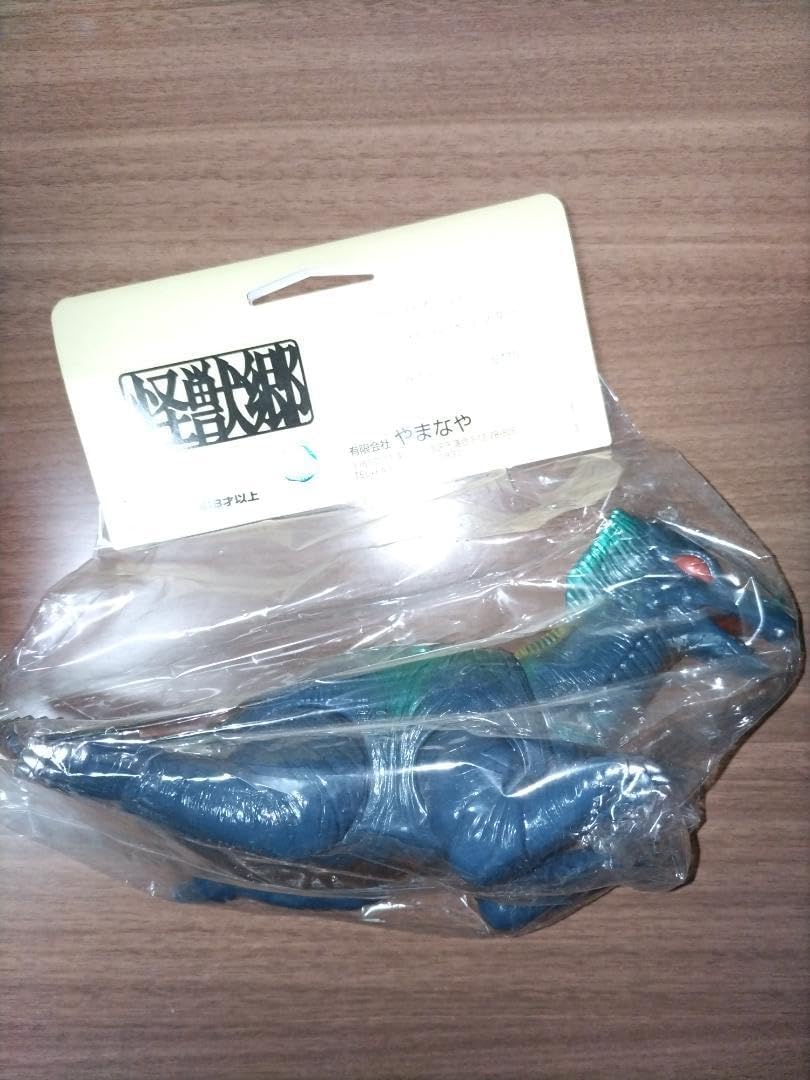 新品 タローマン ソフビ人形 蓄光 通常 2個セット　鷲野デパート名品展 超復刻版タローマンソフビ人形 蓄光カラー 岡本太郎 鷲野デパート名品