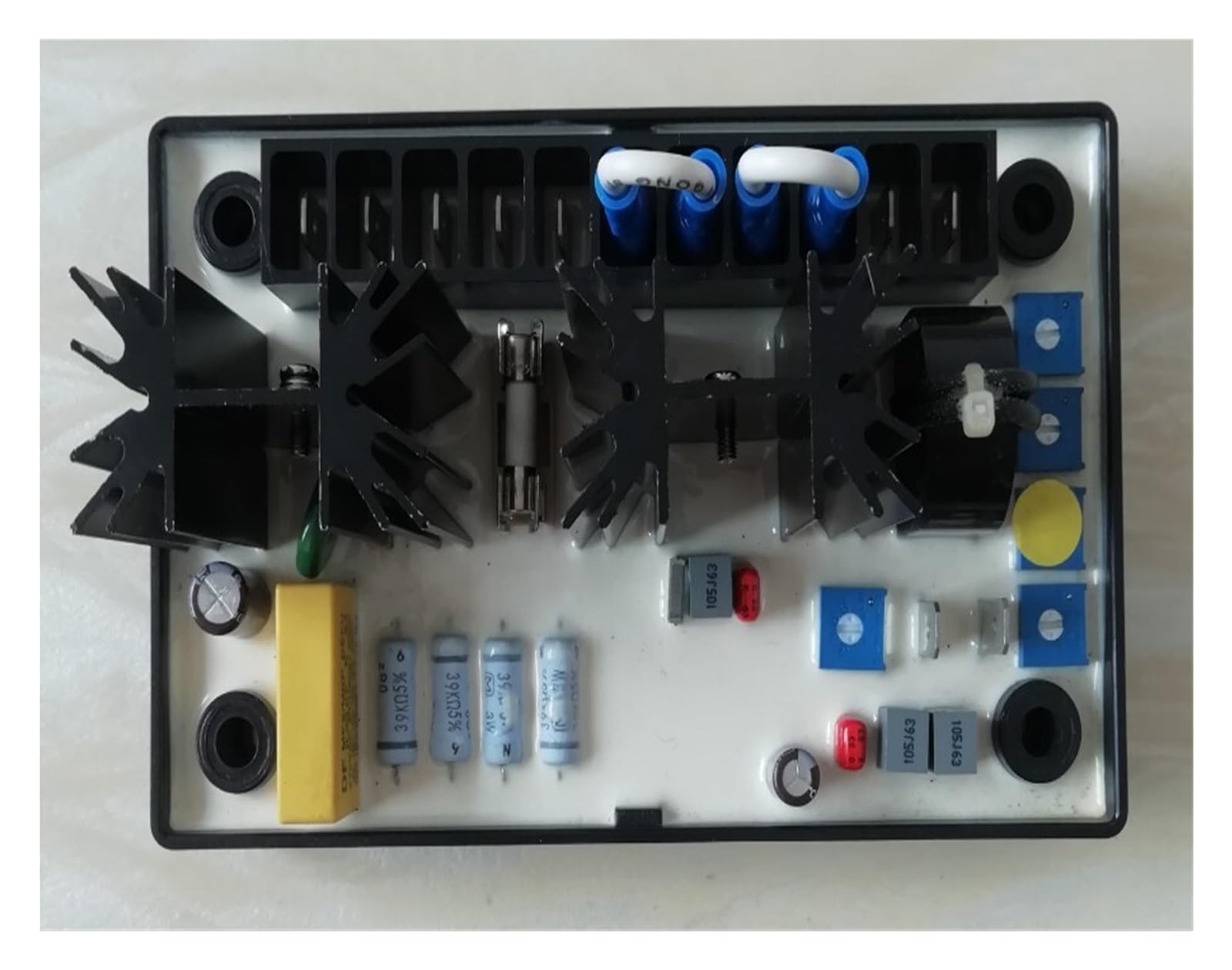 Regolatore di Tensione Regolatore di Tensione: SMAVC6305A
