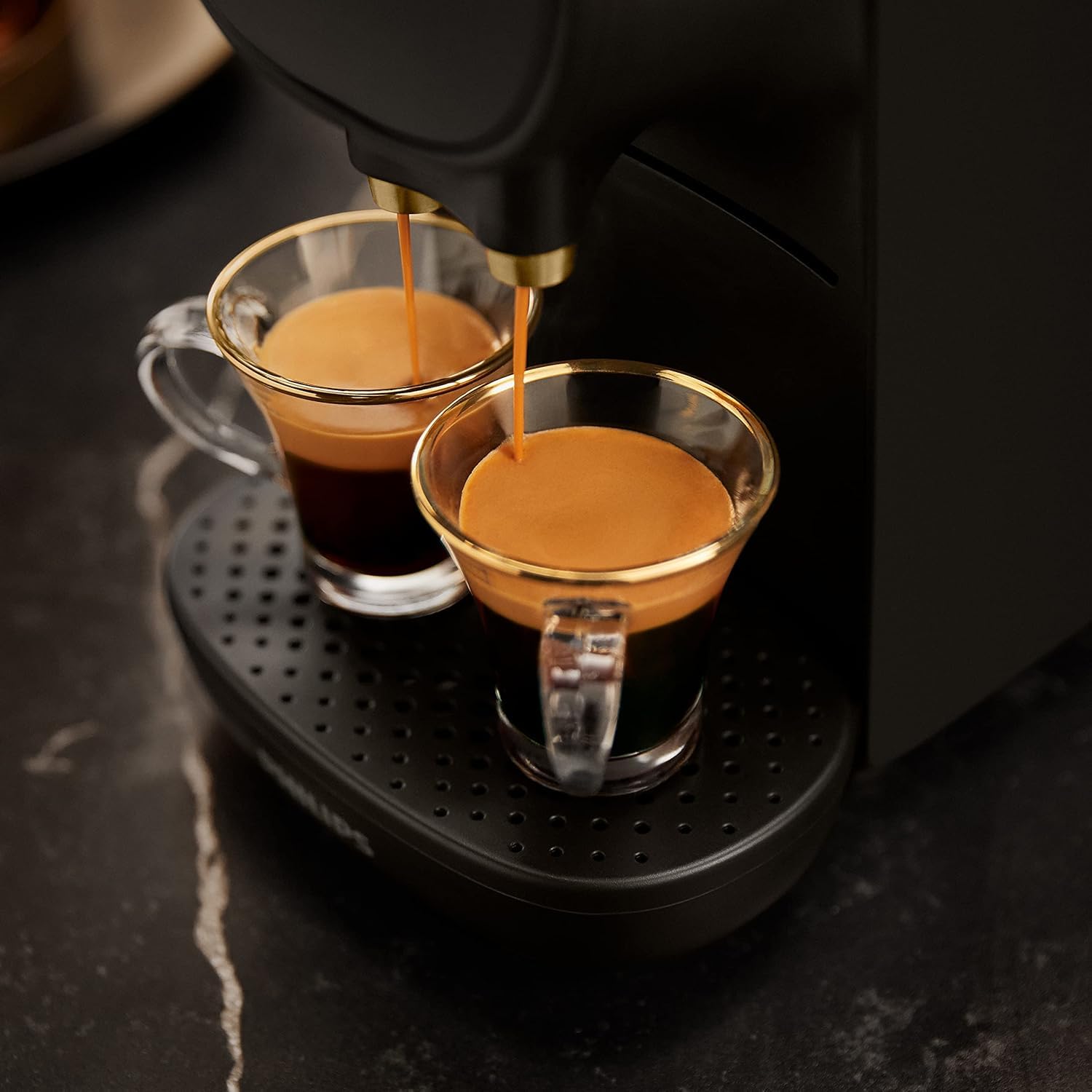 PHILIPS L'OR Barista Sublime Kapsel-Kaffeemaschine, Doppelter Espresso, 1 oder 2 Tassen, Vollständiges Kaffeemenü, Schwarz (LM9012/60)
