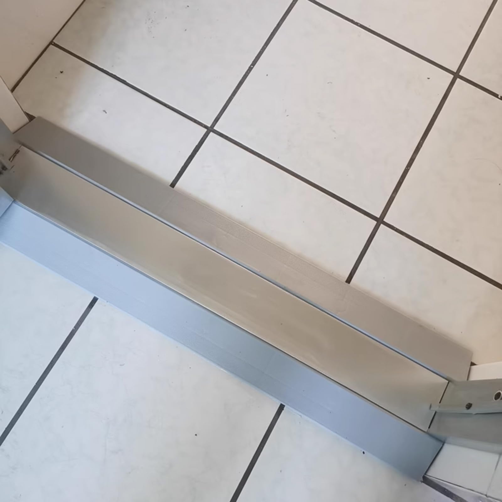 Rampa para silla de ruedas para umbral de baño, tira de transición autoadhesiva de plástico de 39 pulgadas para escalones, transición de suelo de 5.1 x 2.4 pulgadas, fácil instalación, solución