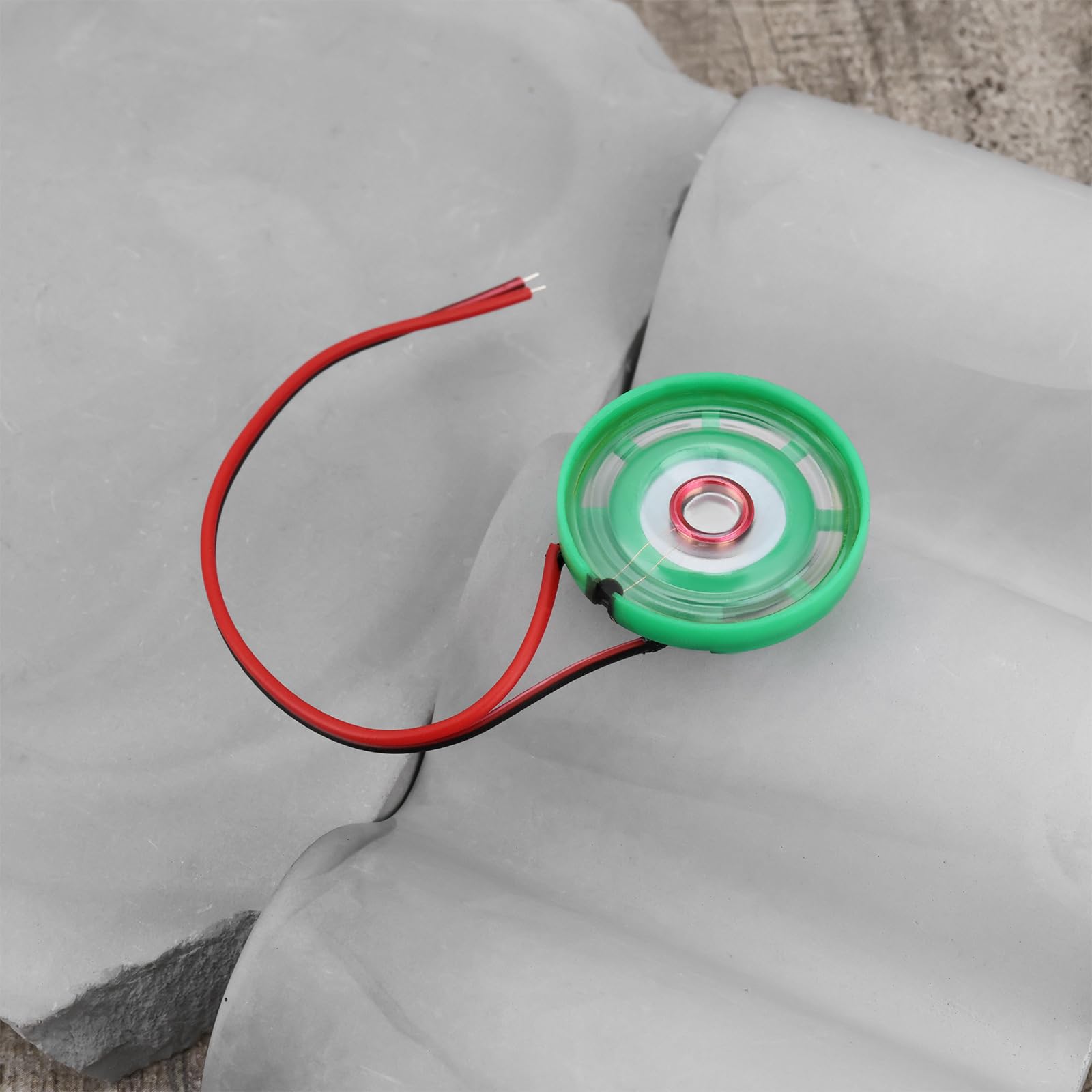 5 szt. Mini głośnik zabawka magnetyczny głośnik wewnętrzny zamiennik głośnika 8 omów 0,5 W do gier elektronicznych DIY 26 mm długość kabla 100 mm zielony