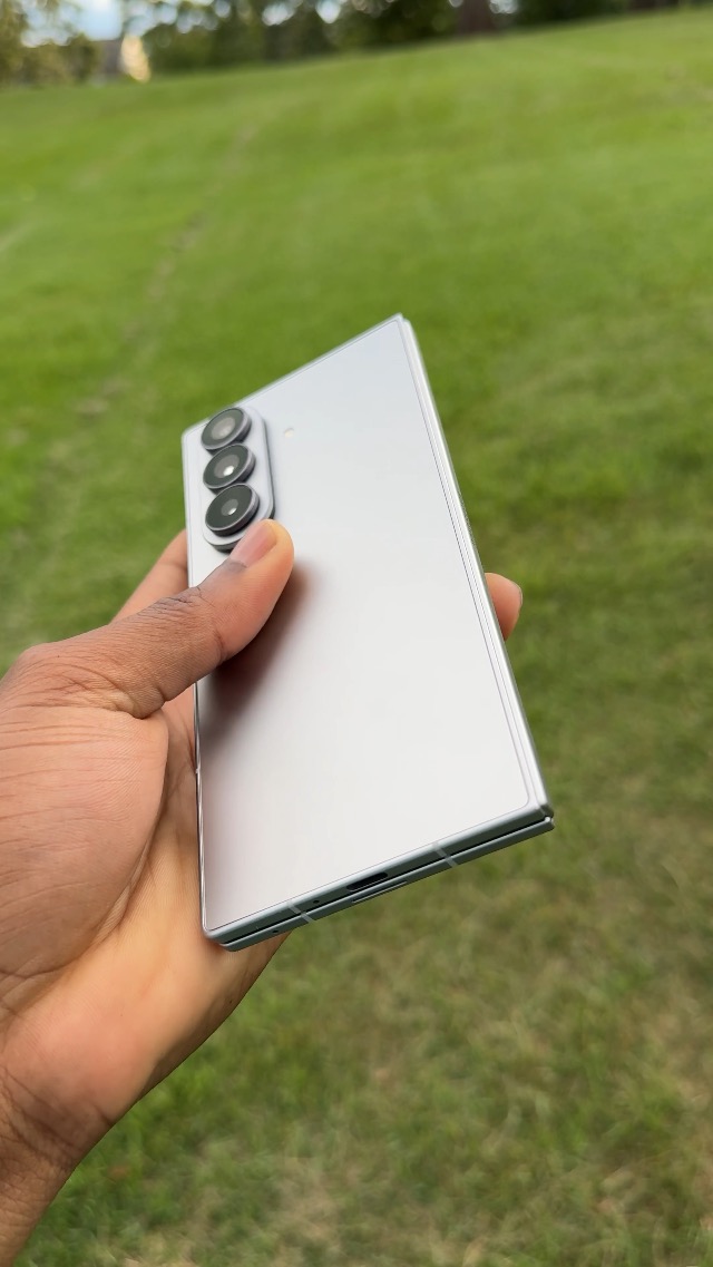 Watch Samsung Galaxy Z Fold 7 in Silver Shadow Color on Amazon Live