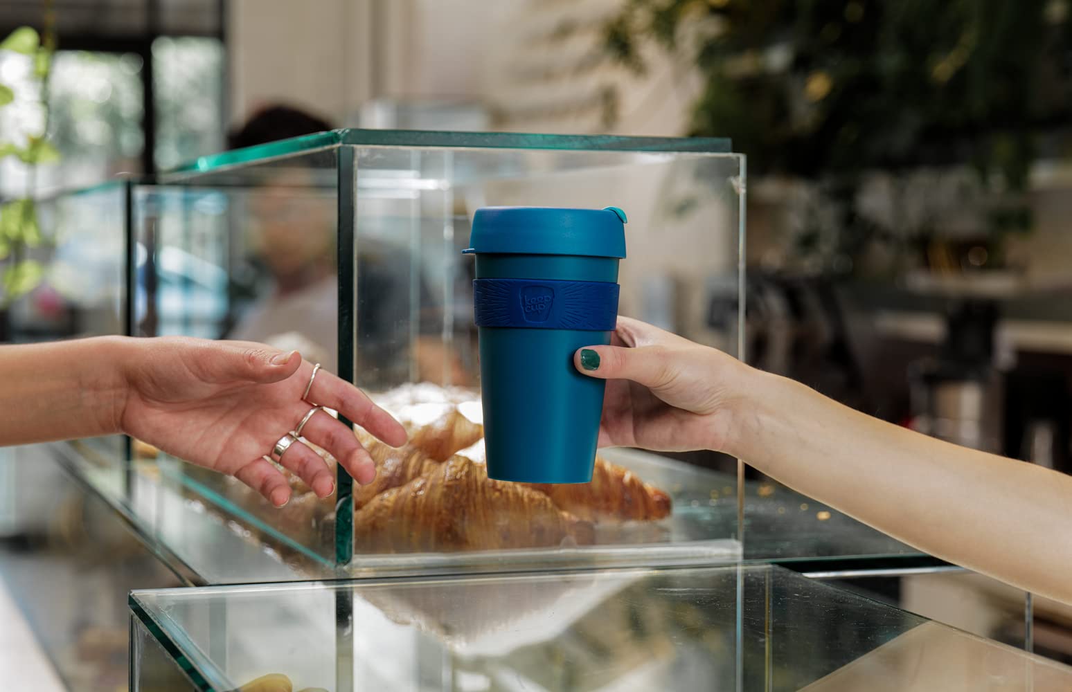 KeepCup Original, Lightweight Reusable Coffee Cup with Splashproof Sipper Lid - 12oz/340ml - Eve, Transparent, 12 oz/340 ml - Image 3