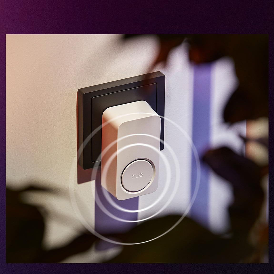 Philips Hue Secure Smart Chime, timbre para puerta de entrada con notificaciones, compatible con toma estándar, cámara de videovigilancia Hue, videotimbre y sensor de movimiento, plug-and-play, blanco