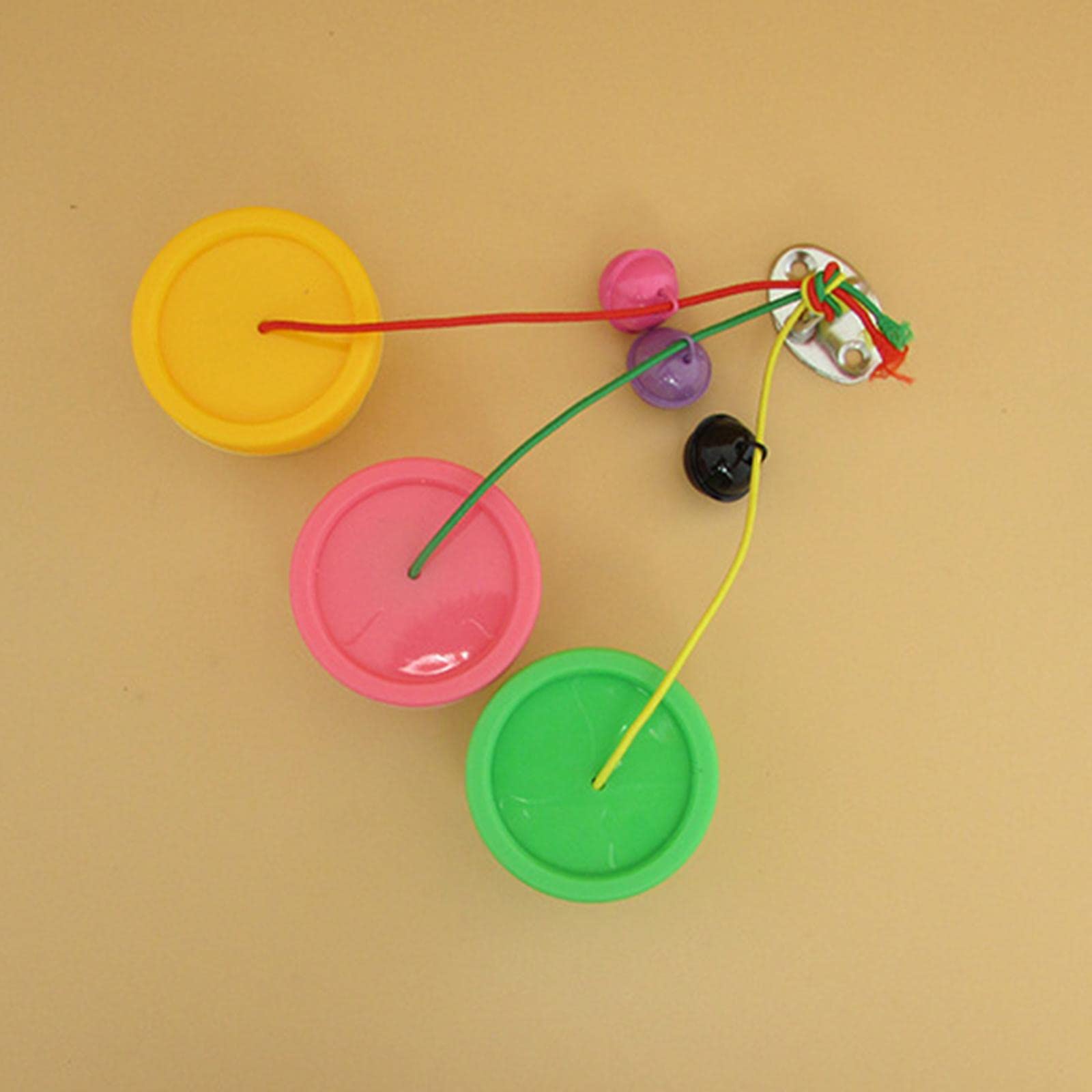 Ensemble D'Accessoires pour Tableau D'Activités avec Bouchons de Bouteilles Aux Couleurs Vives pour Exercer Le Contrôle Des Mains et La Motricité Fine, 6 pièces