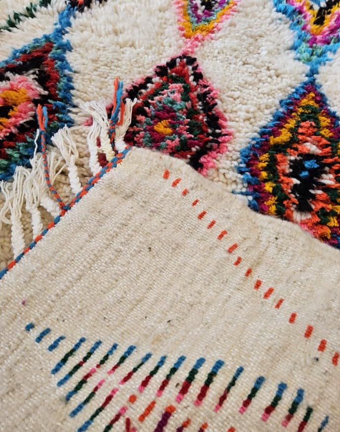 Générique Tapis berbère marocain Azilal 120 cm x 84 cm – Tapis Artisanal Fait Main – Laine Naturelle – Motifs Traditionnels – Pièce Unique