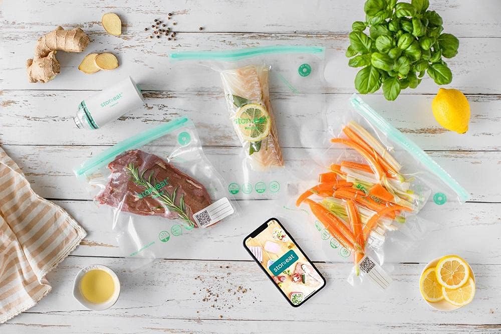 MASTRAD – 1 Stor'eat Vacuum Cooking Kit – Composition Set of 5 Bags of 1.3L + 5 Bags of 3L – 1 Vacuum Pump – 2 Special Cooking Tongs + Clasp – USB Charging Cable