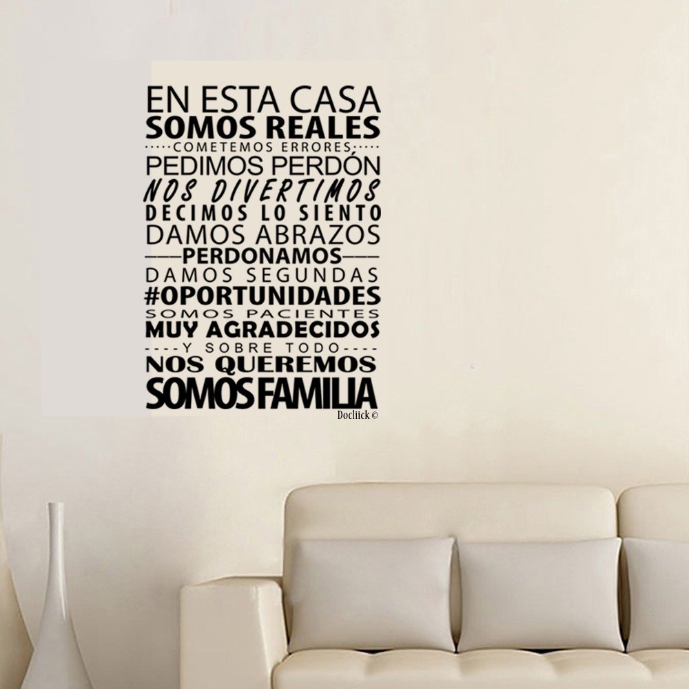 Frase Vinile "IN QUESTA CASA SIAMO REALI" Adesivi decorativi in vinile frasi motivanti per parete. Vinile per decorare le stanze. Adesivi decorativi frasi DC-16055 (240x120cm)