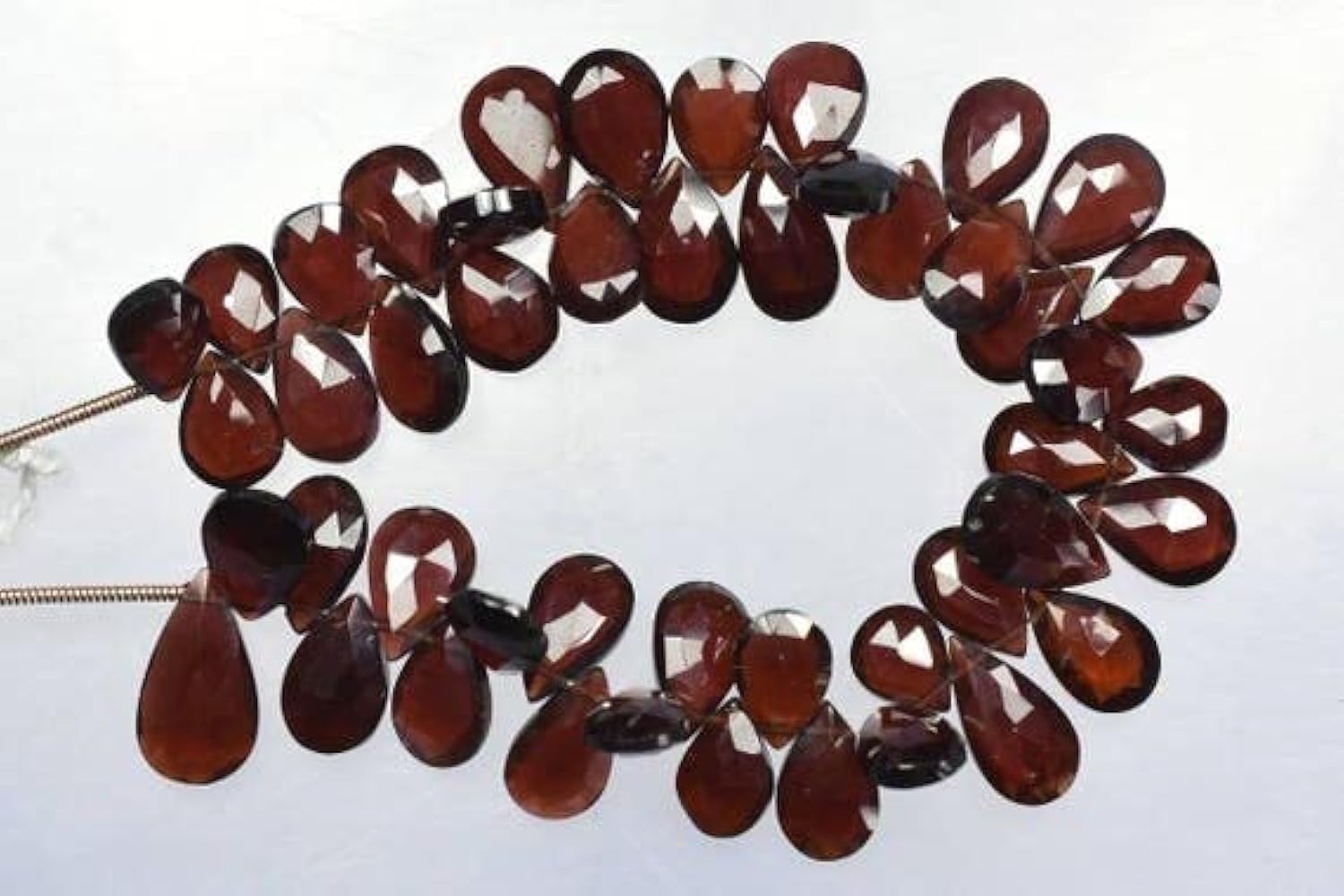 Perles de grenat rouge naturel taillées en poire pour création de bijoux de luxe LKBEADS