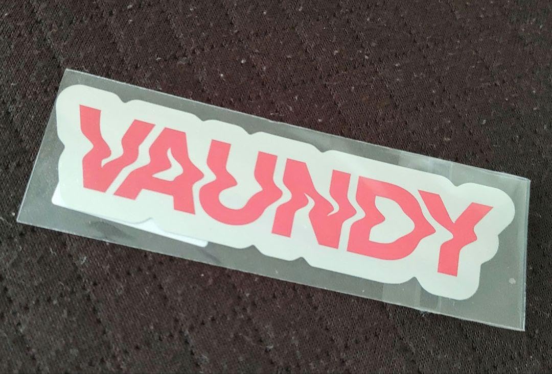 Amazon.co.jp: Vaundy ステッカー 赤✕シルバー VAWS限定 バウンディ