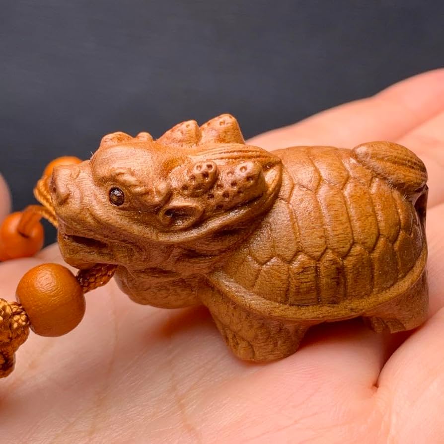 061501    桃の木素材龍亀手彫り2個セット　約24*42ミリ 061501 桃の木素材龍亀手彫り2個セット 約24*42ミリ