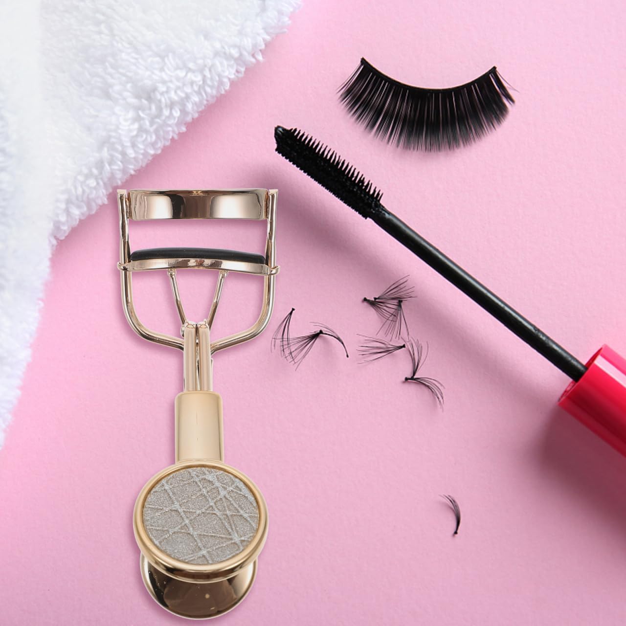 Eyelash Curler Makeup Tool with Non-Slip Finger Grip Portable Travel Lash Curler for Quick Touch Ups Glitter Design Easy to Use for Curling Lashes Before Mascara 1 Pack