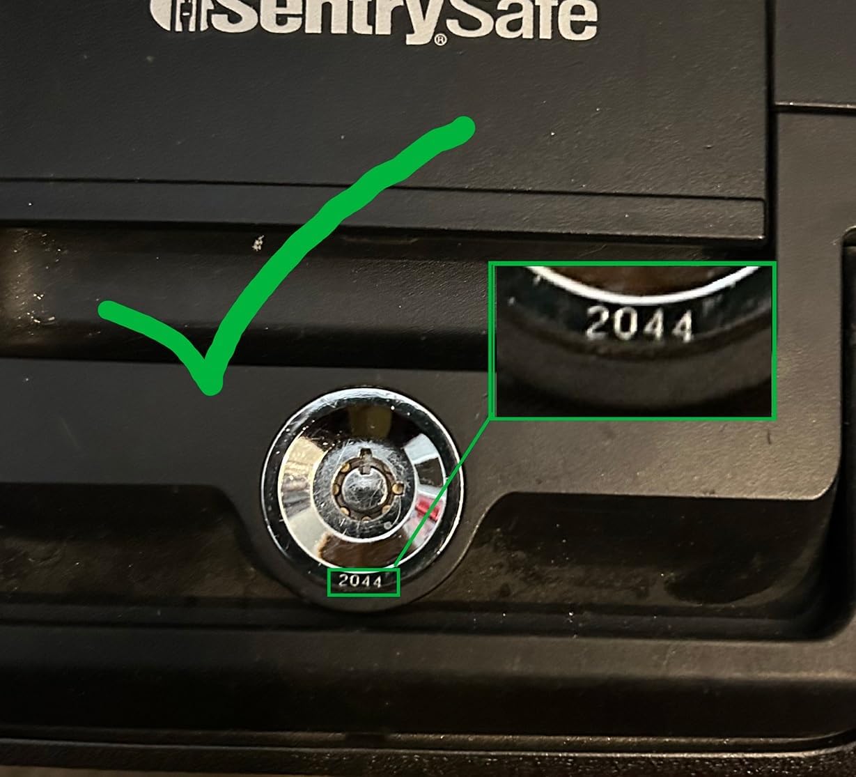 Sentry Safe Keys Cut from 2001 to 2100 Tubular Keys Black Tops Dark Engraved Vertikee(TM) (2065)