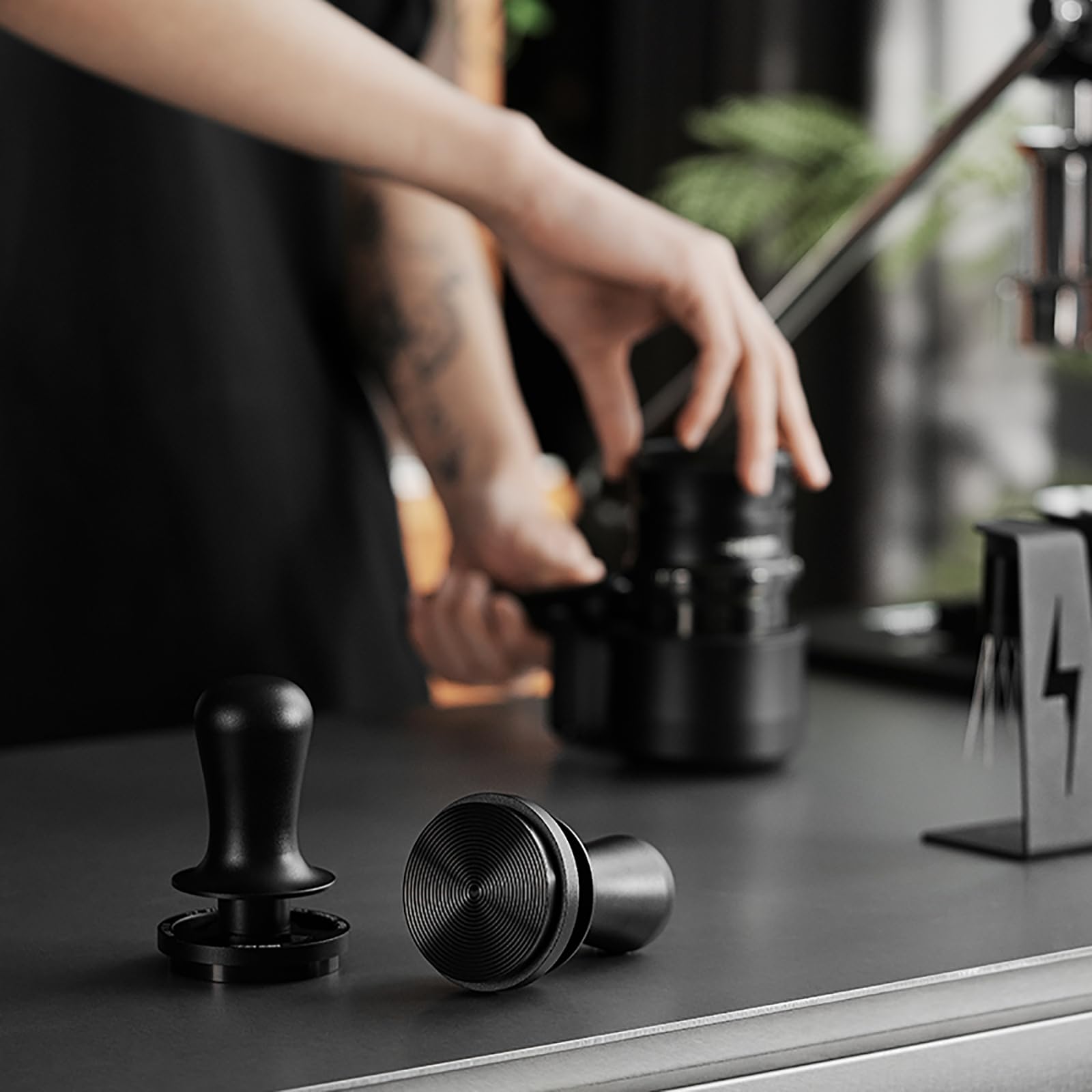 Amazon｜MHW-3BOMBER 54mm コーヒー定圧タンパー 30lbs エスプレッソ  