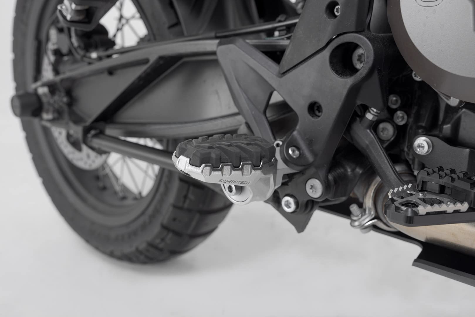 SWモテック 【シルク】 ION フットレストキット R1300GS ADVENTURE BMW