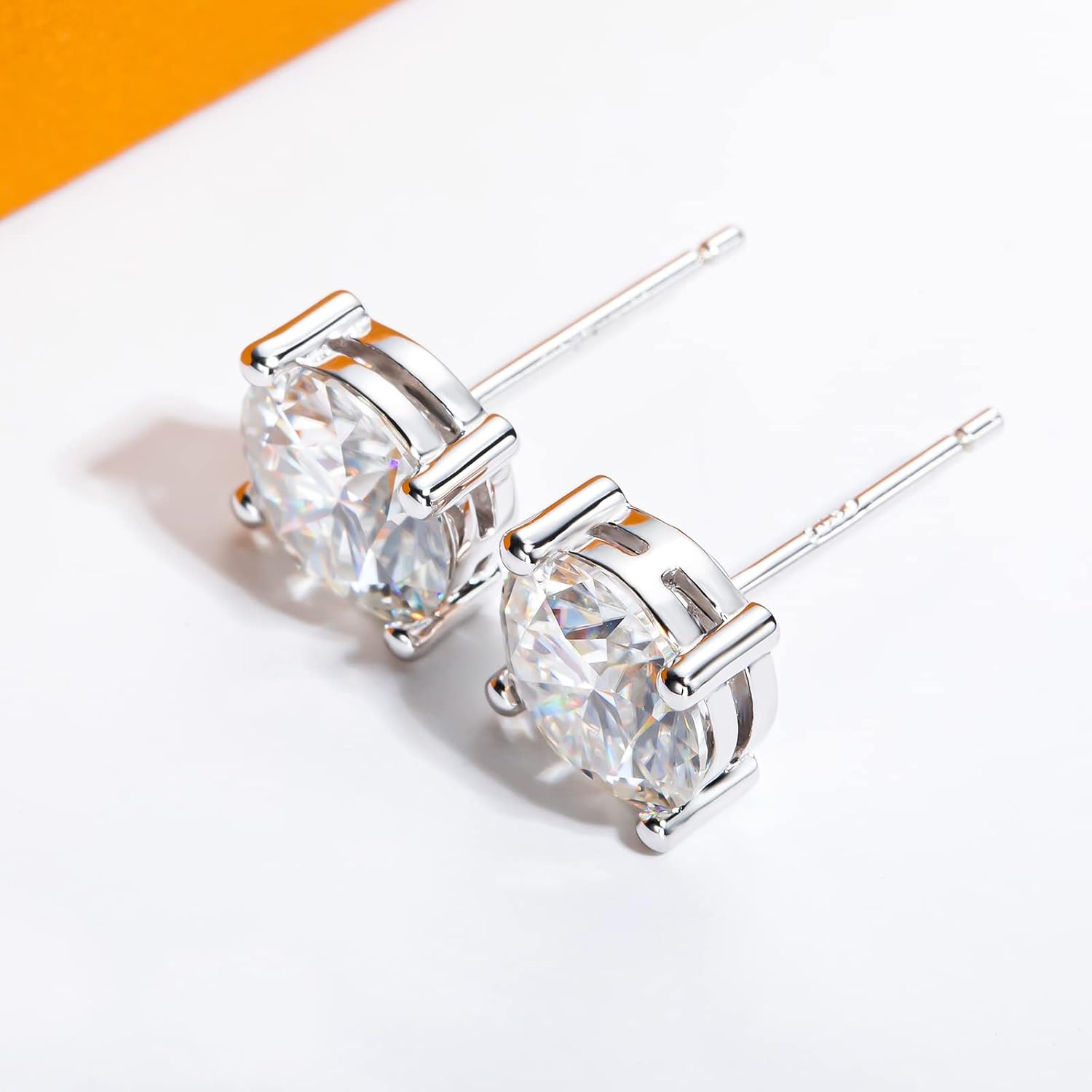 Moissanite Stud Earrings 0.2/0.6/1/2/4/6cttw D Color VVS1 Clarity Round Brilliant Cut 925 Sterling Silver Post Earrings for Women Men with Certificate