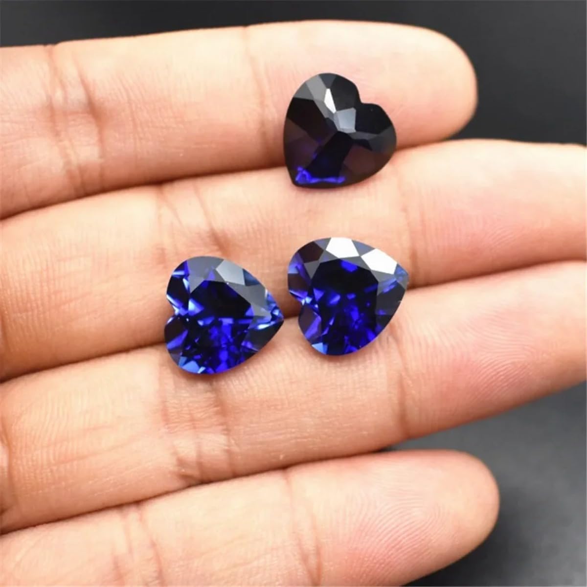Heart Shape Faceted Sapphire Gemstone Mohs Hardness 9 Grade AAA Cutting Royal Blue Sapphire Gem