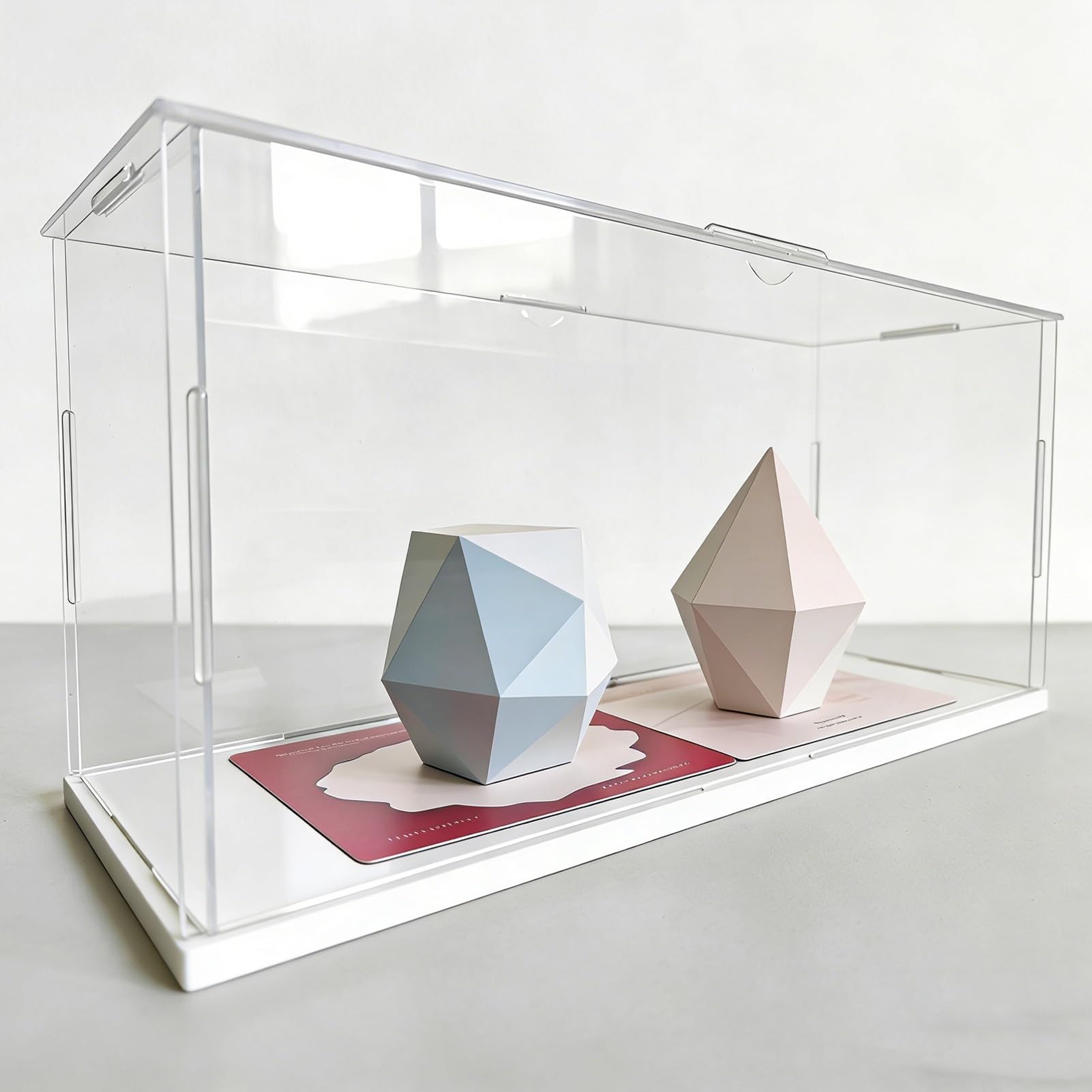Teca Plexiglass Vetrina Espositiva da Banco in Acrilico Extra Lunga, Scatola Trasparente Impilabile per Esporre Piccole e Grandi Figure, Contenitori Antipolvere(White Base,70x30x30cm/28x12x12in)