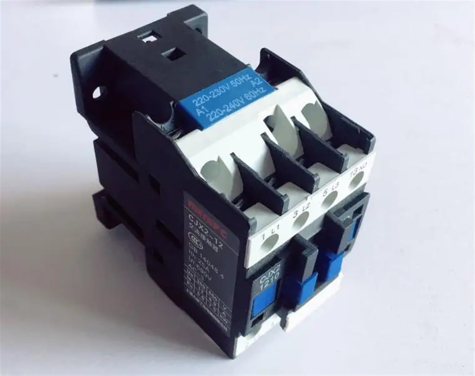 Contacteur triphasé 12A commande 220V pour ventilation d'atelier - 6