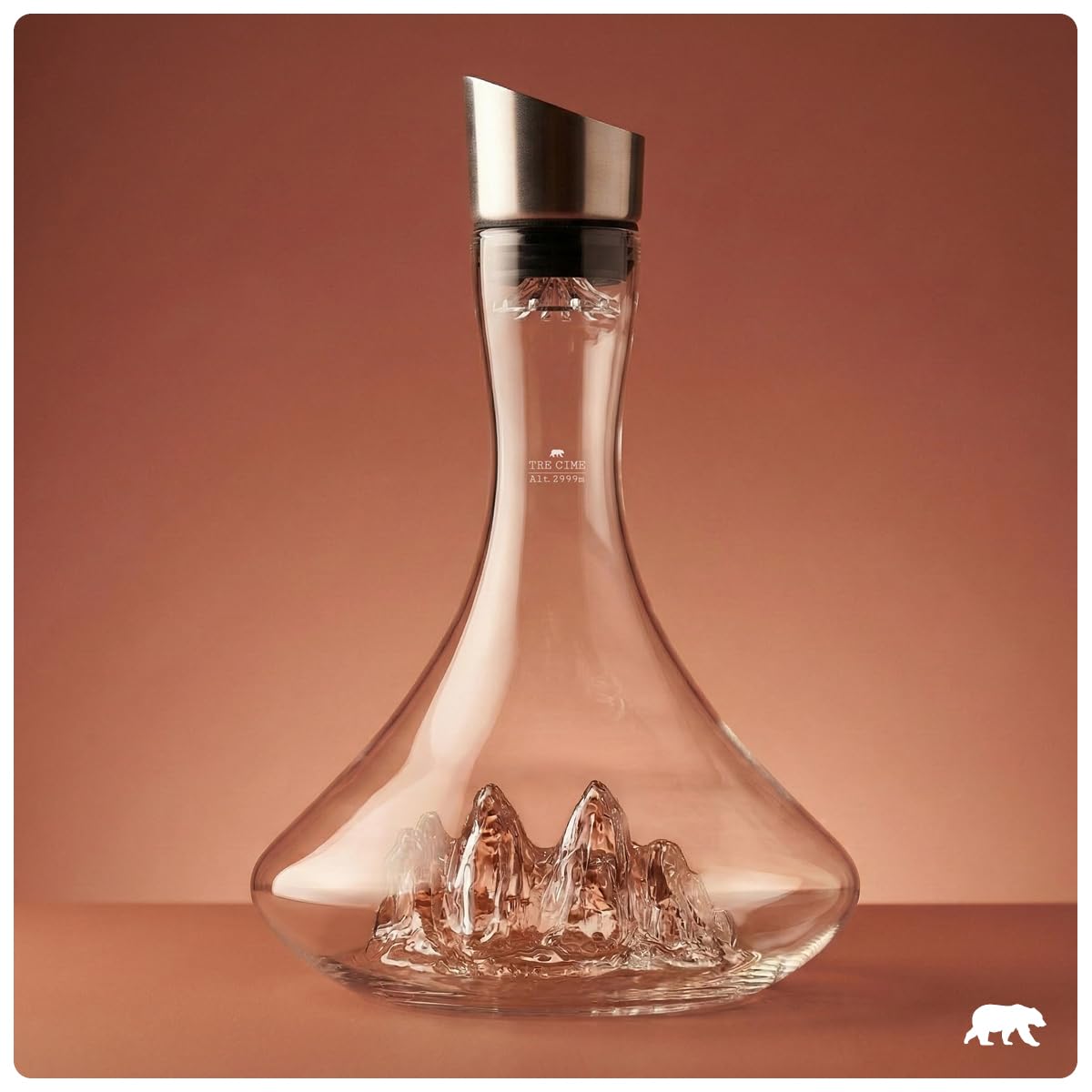 Caraffa per decantare il vino, 1,8 l, borosilicato di alta qualità, soffiato artigianalmente con montagne in rilievo, tappo 3 in 1 (filtro, aeratore e beccuccio) (Tre Cime di Lavaredo)