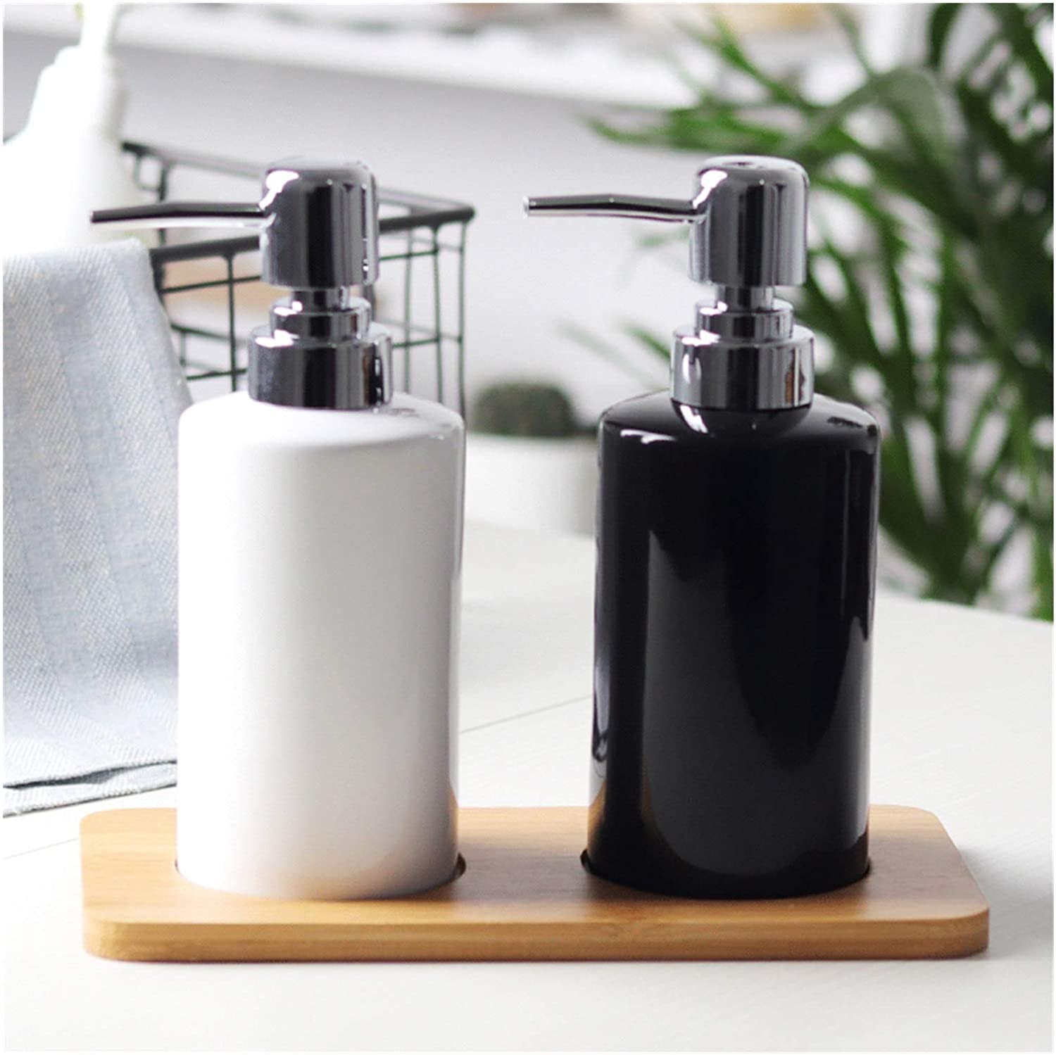 Keramik, Seifenspenderflasche mit Pumpe, Seifenspender Flaschenspender 3 -teiliges Keramik -Badezimmer -Set mit Bambusschalenschalen -Seifenspender for Küchenbad (schwarz, weiß) 300 ml/10 Unzen Lotion