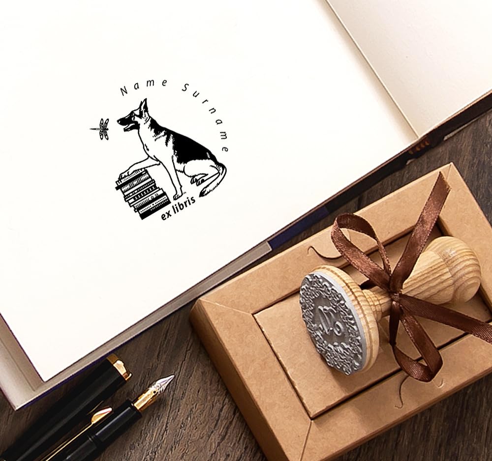 Pastore Tedesco Ex libris Personalizzabile, Timbro Cane e Libellula, Fatto a Mano Regali Amanti Cani Libri in Scatola Regalo Speciale