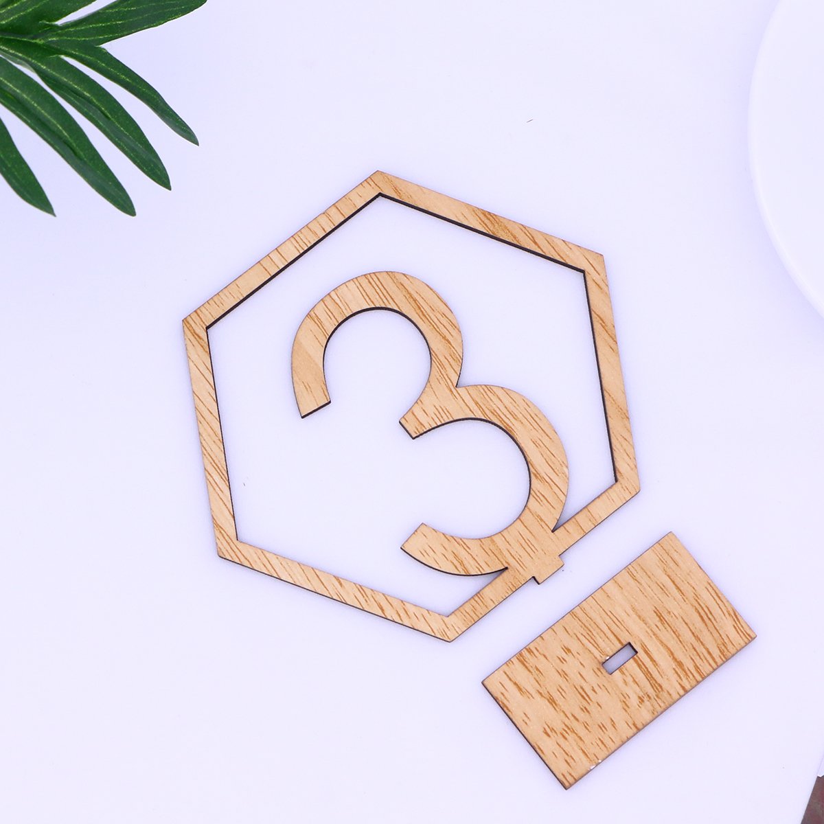 BESTOYARD Marque-Place Numéro de Table Hexagonale Bois 1-20, Déco Mariage Champêtre Réutilisable avec Socle, pour Banquet Anniversaire Baptême