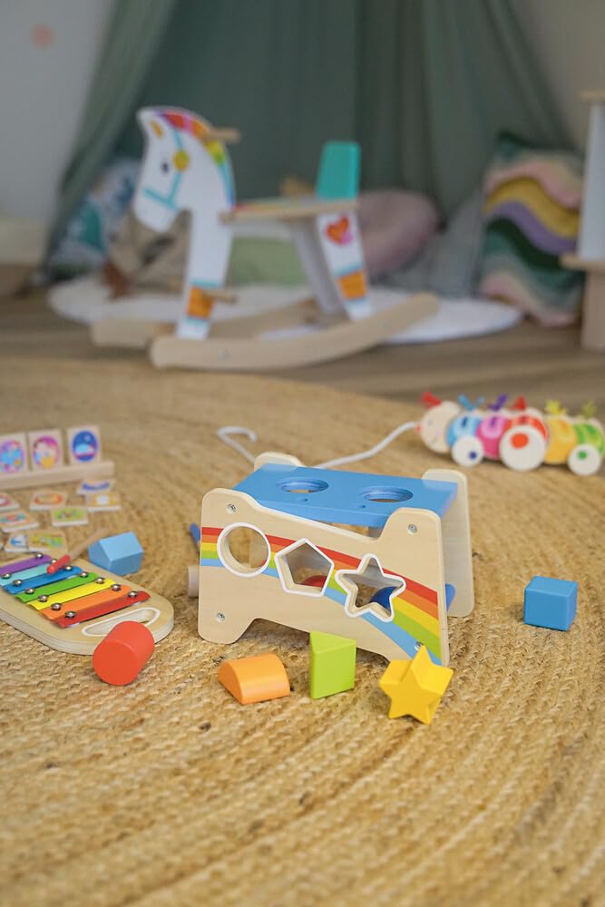 goki 58304 - Panca a martello con xilofono e funzione di smistamento, 12 pezzi, giocattolo motorio in legno con suoneria estraibile – panca 3 in 1, scatola di smistamento, xilofono