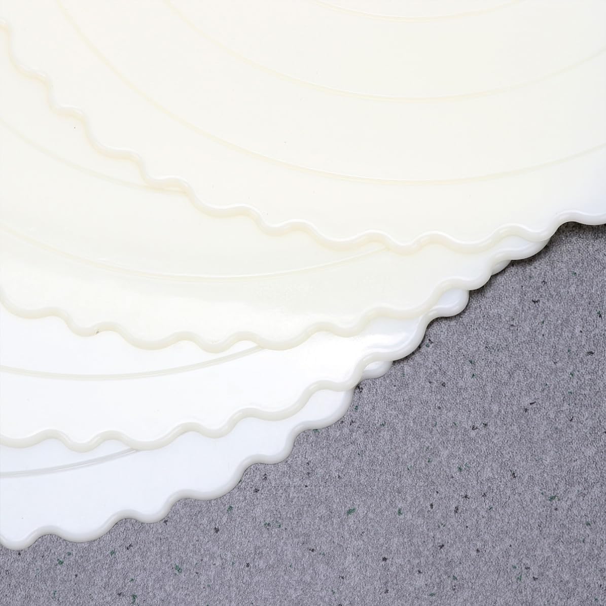 4pcs 8 Inch Plastic Round Cake Serving Trays Xmas Reusable image 4
