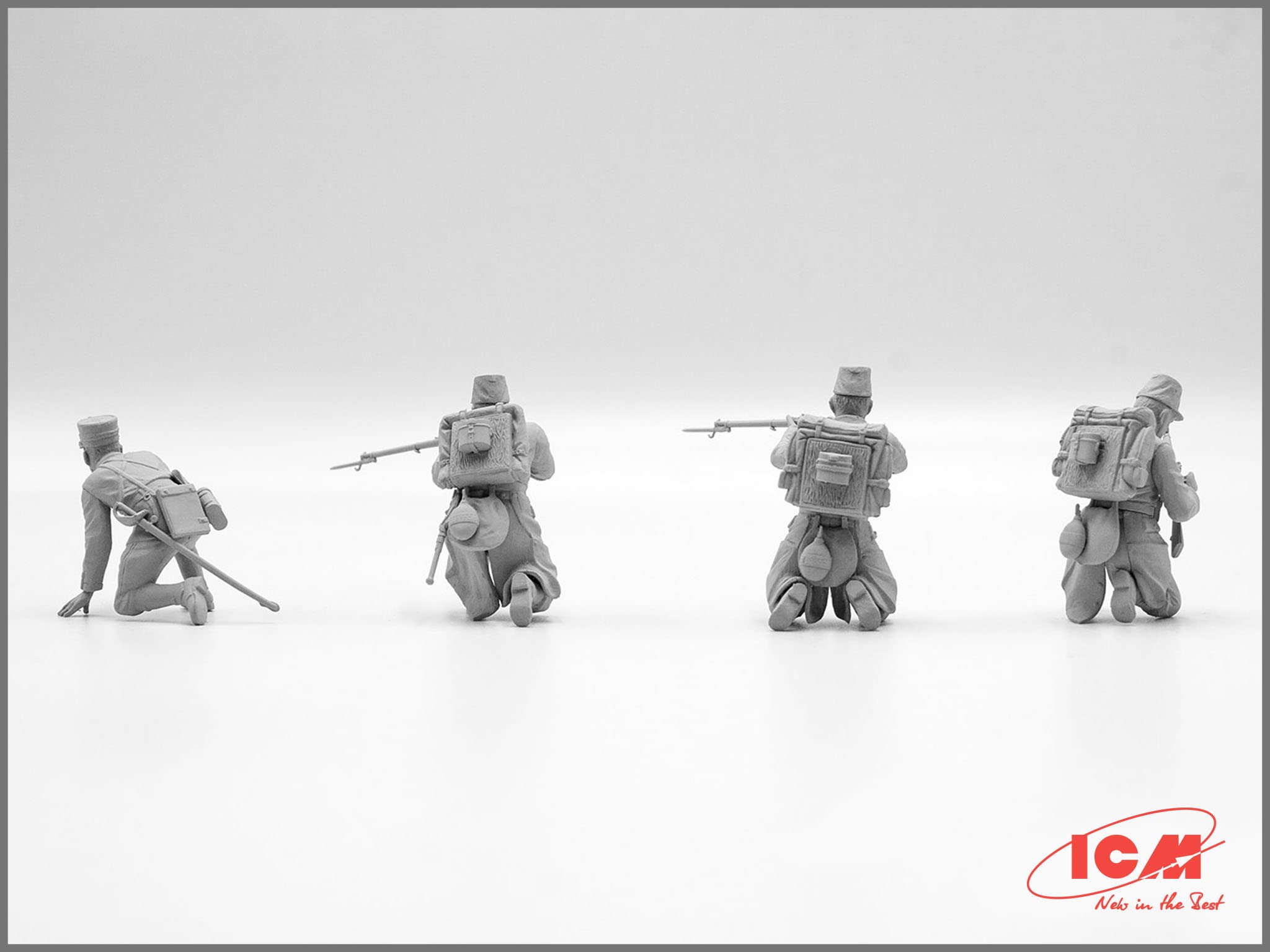 ICM 35694 WWI US Medical Personnel Plastic Model Kit – 1:35 Scale, 4 Figures, Unassembled & Unpainted