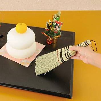 Azuma Industrial Brush Waste Disposal Hand-Woven Hand Brush Head Width: Approx. 5.1 inches 13 cm Total Length: Approx. 13 inches 33 cm Ideal for removing dust and lint from clothing. EC127 Green