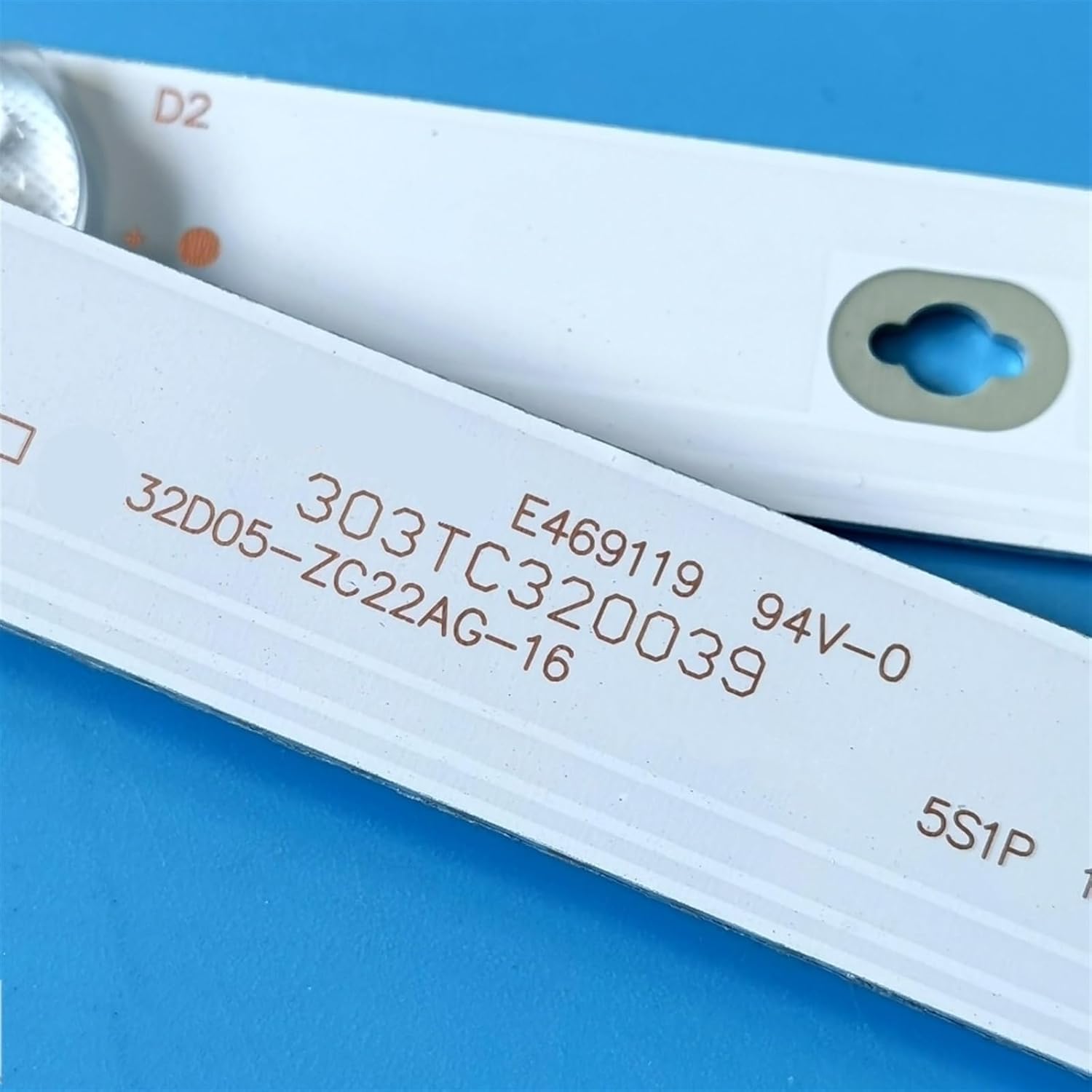 Compatible LED TV Replacement Model L32M5-5ARU L32M5-AZ TCL32D05-ZC22AG-13 303TC320036 4C-LB320T-2CBC C320M22 TC320M04 TC320M09 TC32L72A-V01(2PCS)