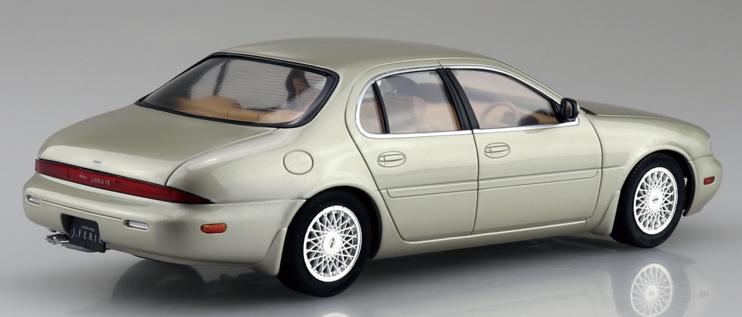 Aoshima Nissan JY32 Leopard J Ferie ’92 1:24 Scale Model Kit