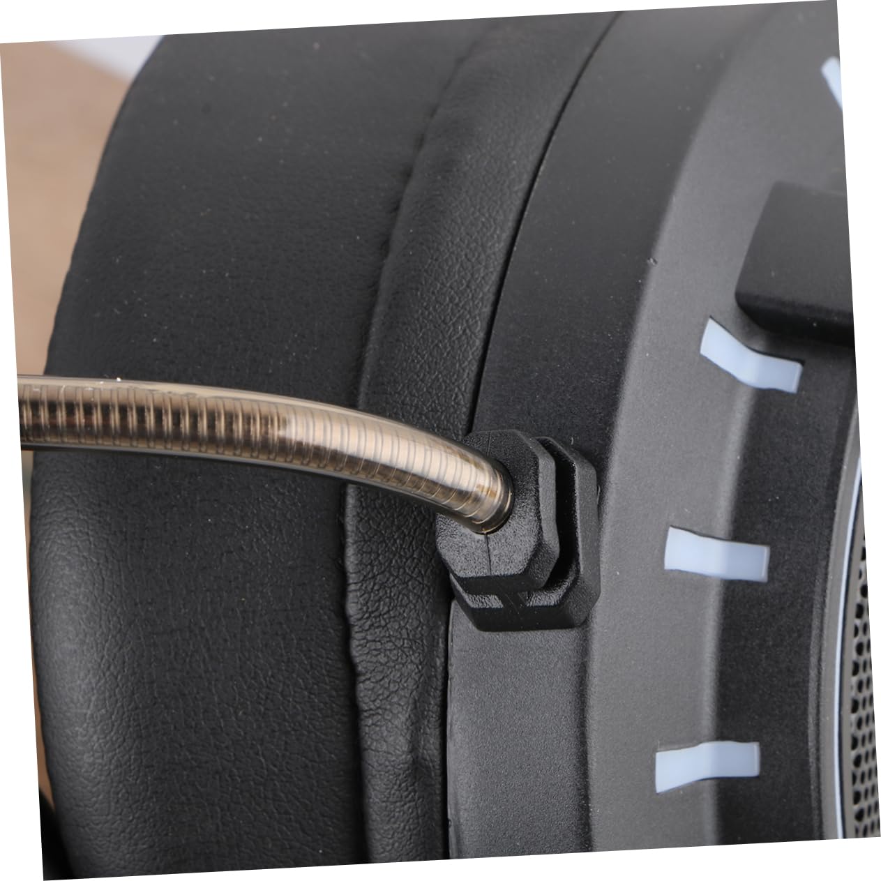 UKCOCO Cuffie da Gioco con Filo Cuffie Gamer Cablate Microfono Integrato Basso Rumore e Alta Sensibilità Trasmissione Chiara Design Moderno e Pratico