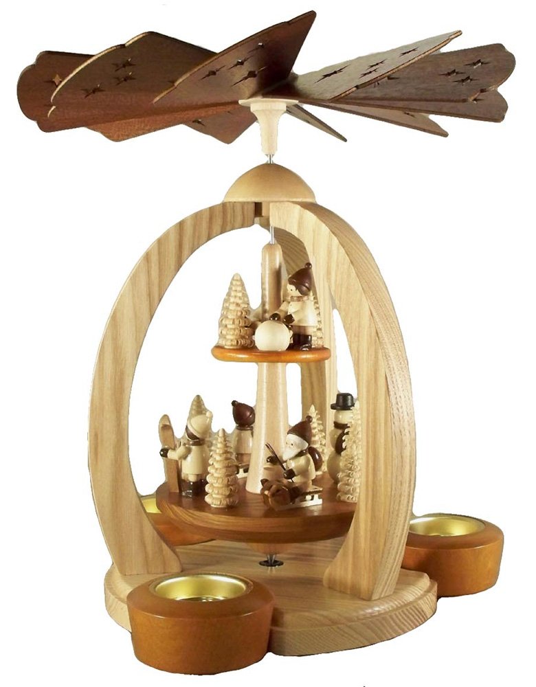 Pyramide en bois d'enfants d'hiver pour décoration de table de Noël chaleureuse