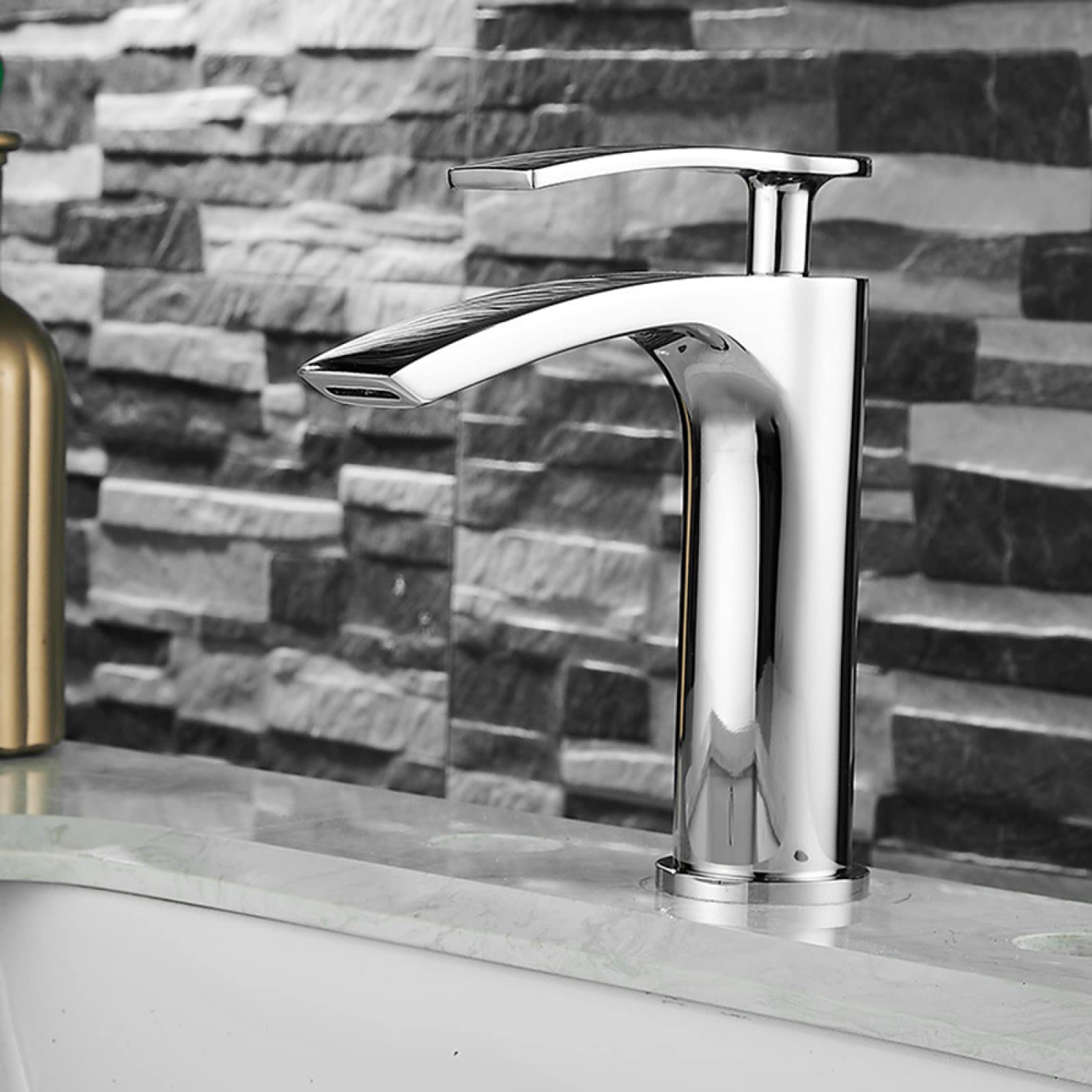 Grifo cascada para baño moderno y funcional ideal para lavabos pequeños cortos