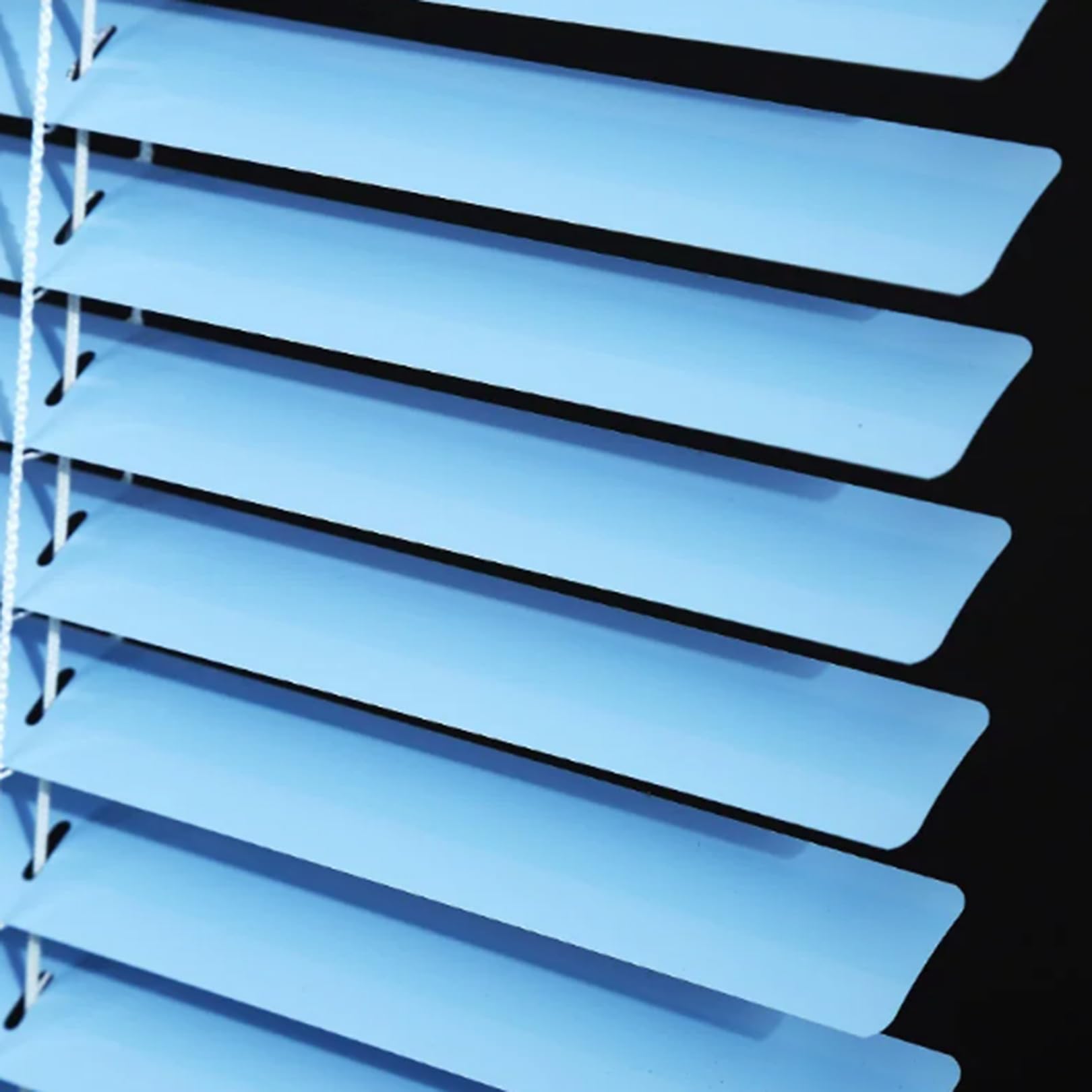 Persianas para ventanas que protegen tu intimidad: aluminio azul personalizable