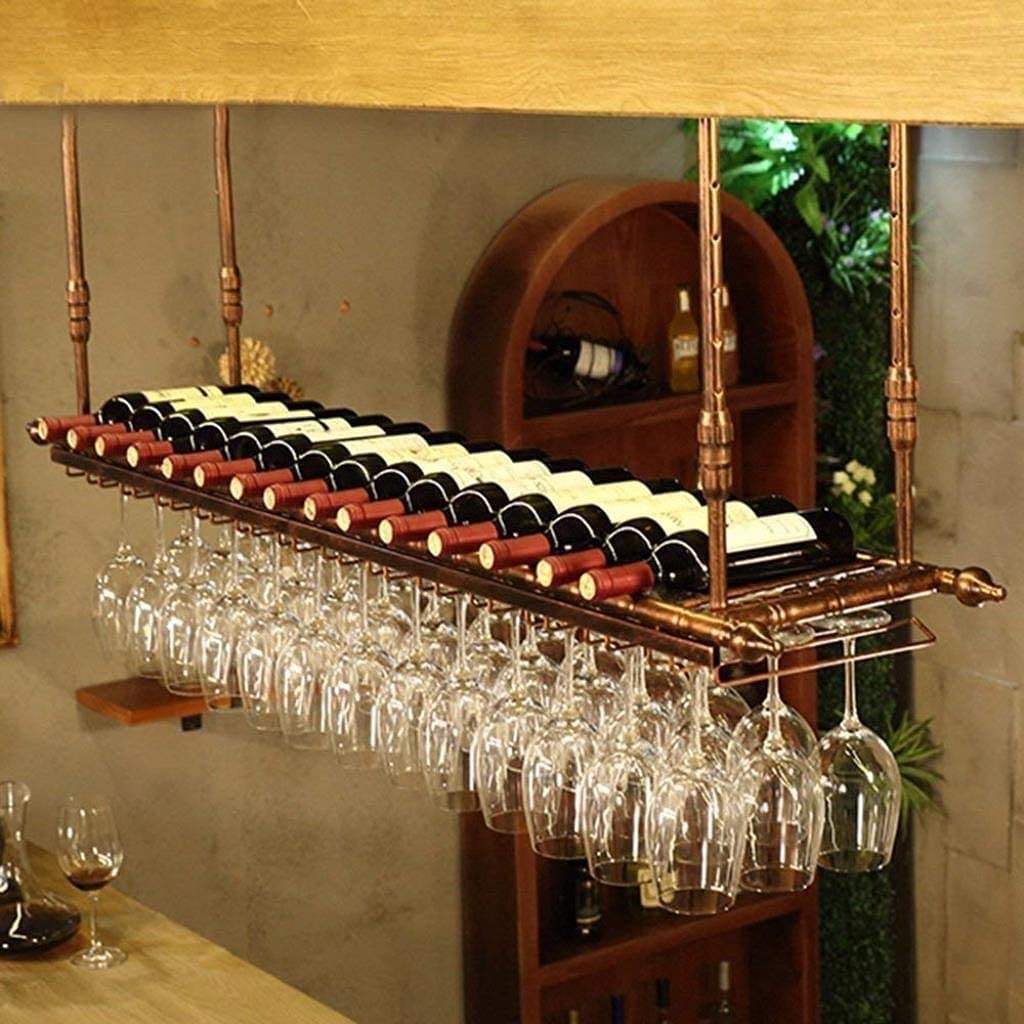 Installation de plafond de casier à vin robuste et support de verre chic