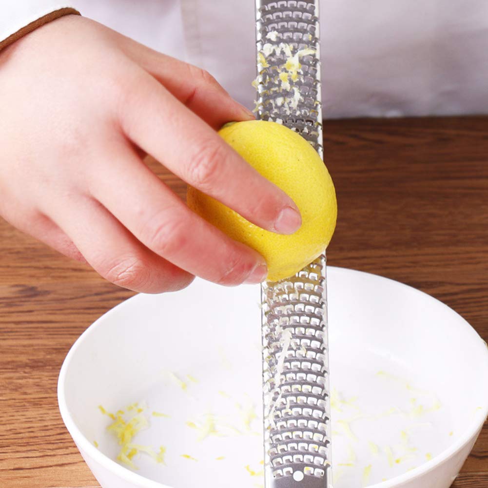 ArinkO Ensemble zesteur et râpe à Fromage en Acier Inoxydable avec Couvercle de Protection et poignée Ergonomique