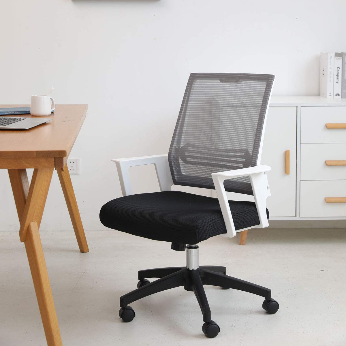 Farelves Home Office Chair Desk Chair with Armrest Ergonomic Computer Chairs 360° Swivel Chair Height Adjustable Mesh Office Chair (White)