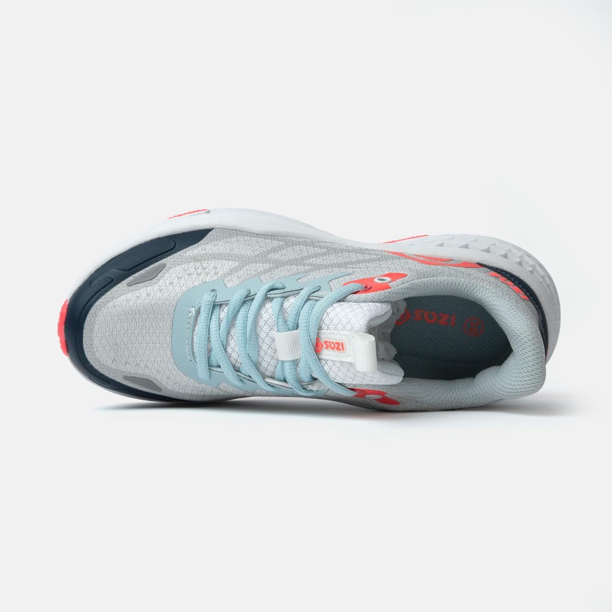 Izas Eagle W Zapatilla de Trail Running de Mujer para Terrenos en Trekking y Senderismo. Exterior de Malla Técnica. Lengüeta Reforzada y Trabilla del Talón Extendida. Gran Adherencia