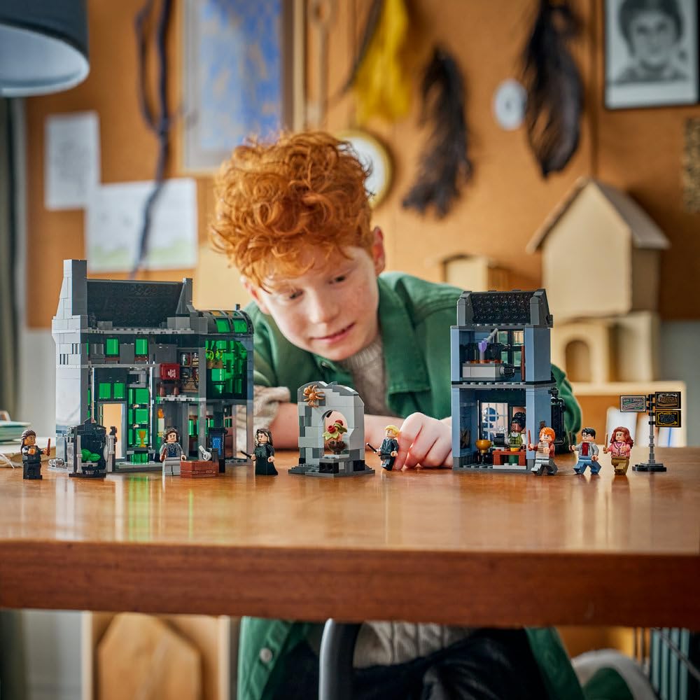 LEGO Harry Potter Magiczne sklepy na ulicy Śmiertelnego Nokturnu 76471 | Modele sklepów, zestaw z figurkami, prezent dla fana Harry’ego Pottera 8+, zestaw klocków dla dzieci, 788 elementów