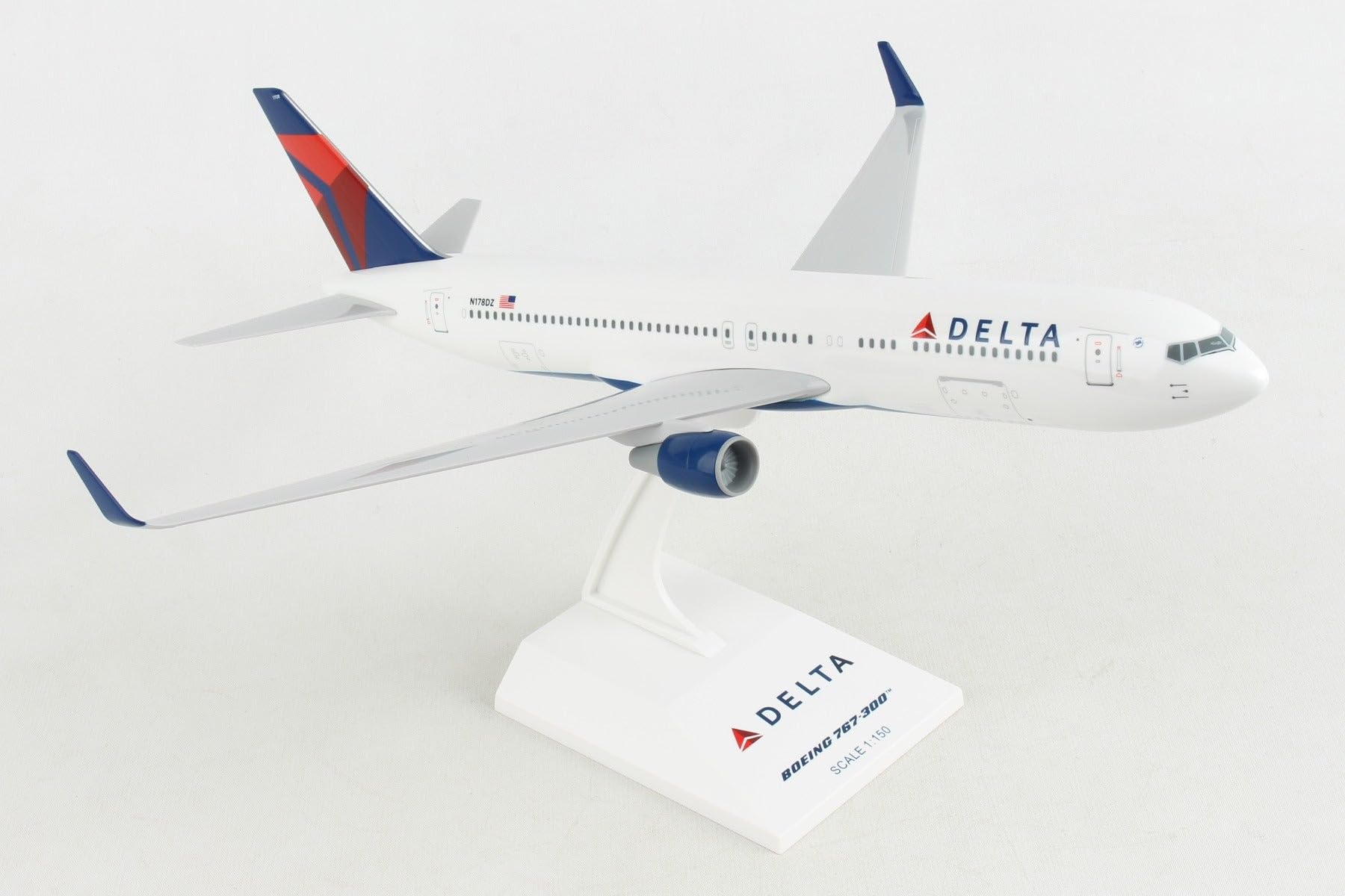 Amazon.com: Skymarks Delta Air Lines Boeing 767-300 Model Airplane