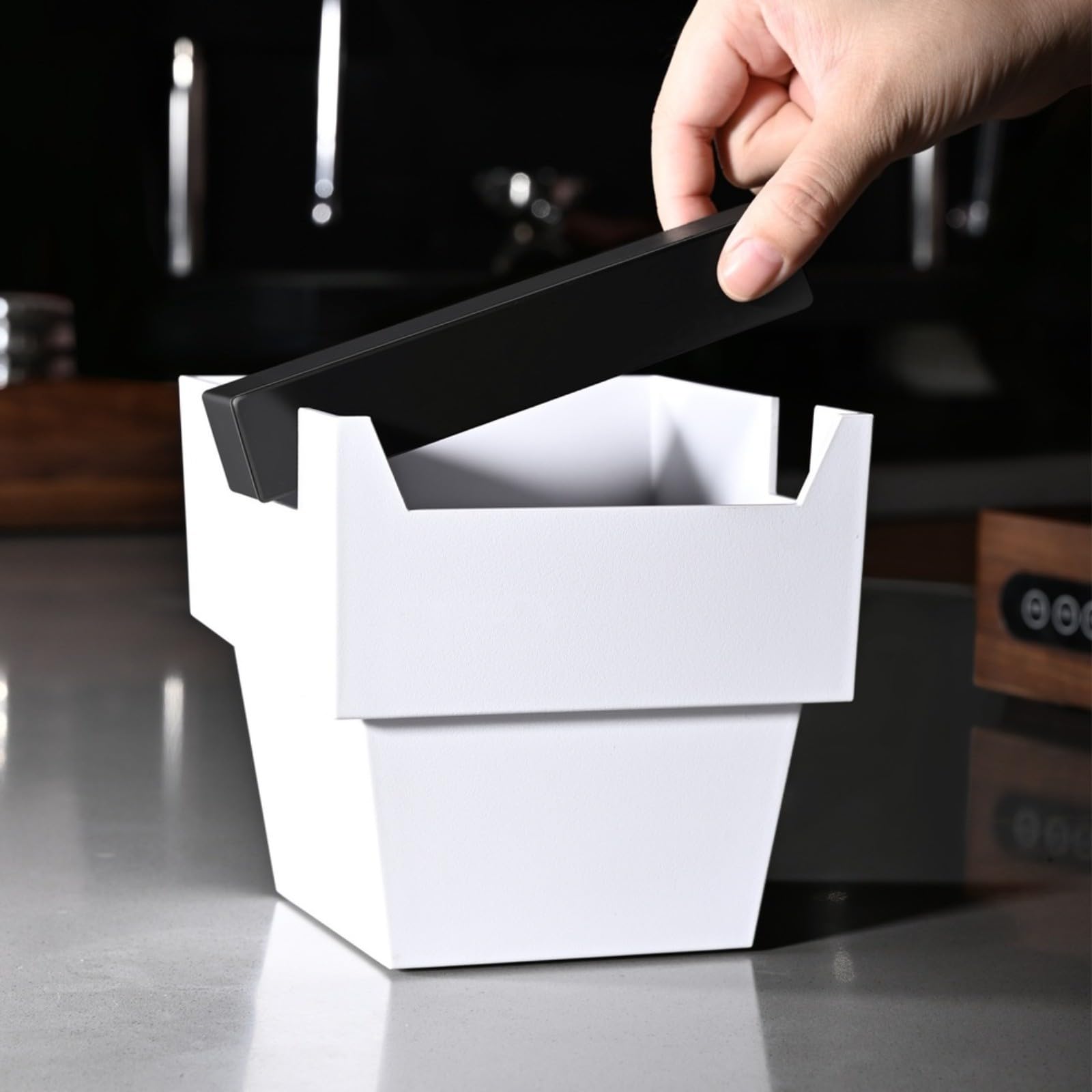 Contenitore per fondi di caffè, 1200 ml, con barra quadrata, base in silicone antiscivolo, per una facile pulizia, accessori per caffè espresso (rosso appassionato)