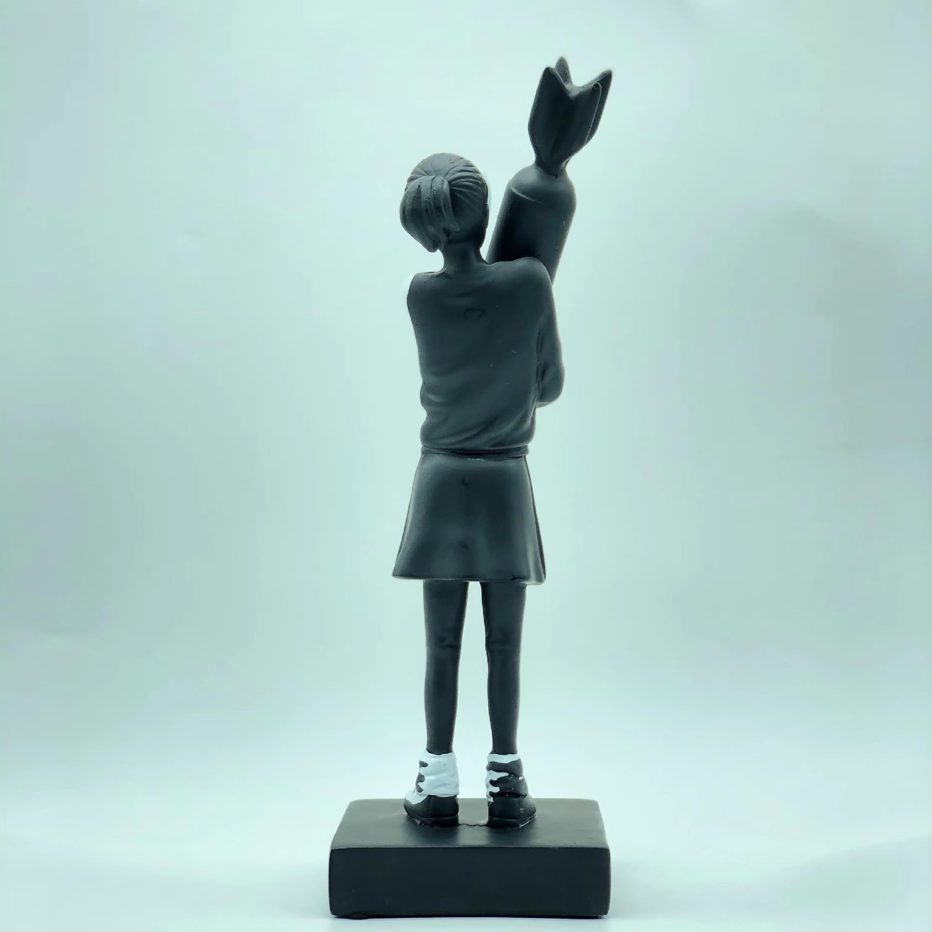 HABITZ Banksy A Trendy Man Playing With Dogs Sculpture Banksy Street Art Replica Modern Statue Fashion Toys Art Sculptures And Ornaments For Living Room Office Desk Bookshelf Decoration(B