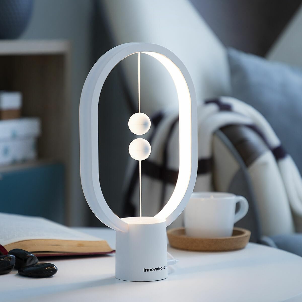 InnovaGoods® Lámpara de equilibrio con interruptor magnético, Magilum, ilumina tu hogar de forma original y elegante, con un diseño de equilibrio e interruptor magnético, ideal para el hogar.